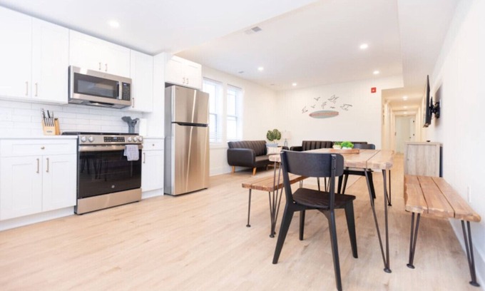 Cape May - Wildwood Apartamento | 3 BDR Renovated Condo | The Beach->1 block!