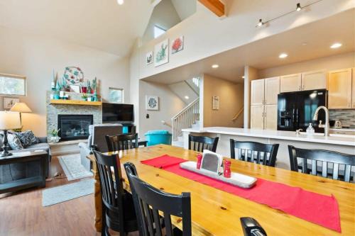 Wildernest Casa | 3 BDR Retreat Cozy Home with Private Hot Tub