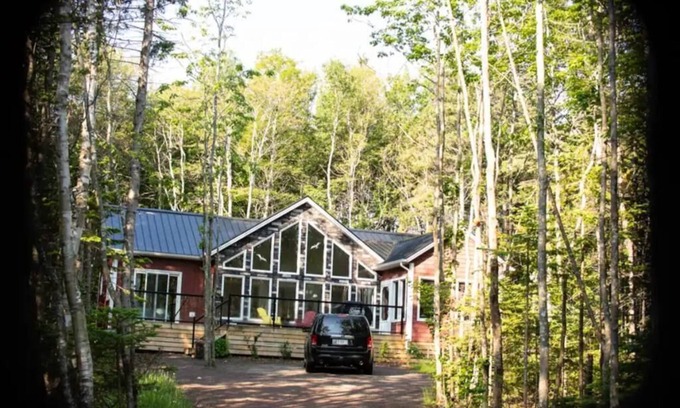 Park Corner Cabaña | 3 bdrm executive cottage with private beach access