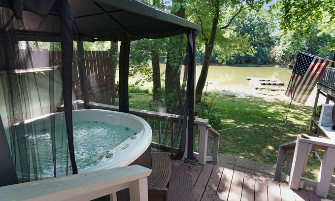 Indianapolis Casa | 3 BDRM River Retreat w/hot tub