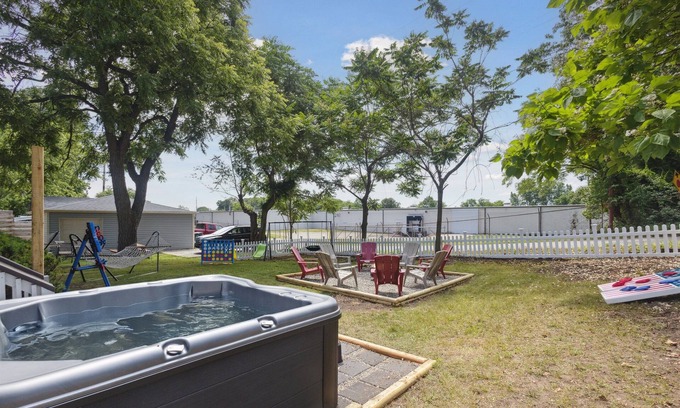 Michigan City Casa | 3 Beach Homes w/ Hot Tubs | Sleeps 40+ | Walkable