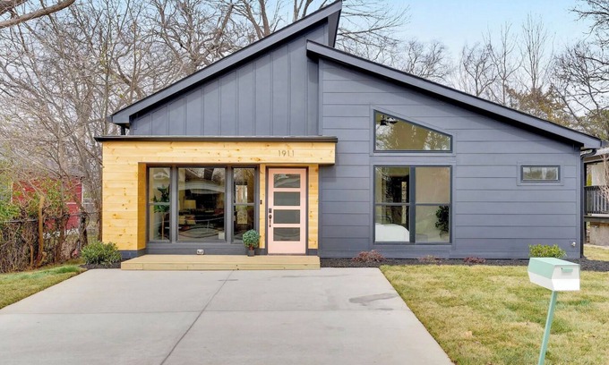 Chattanooga Casa | 3-bed 2-bath Modern Charmer near Downtown