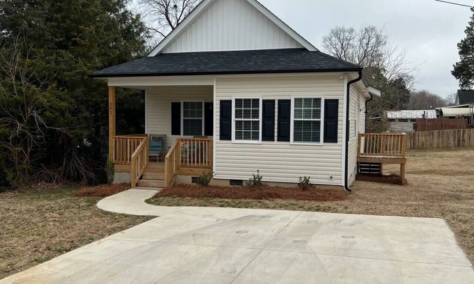 Salisbury Casa | 3 bed 2 bath new construction home built in 2021