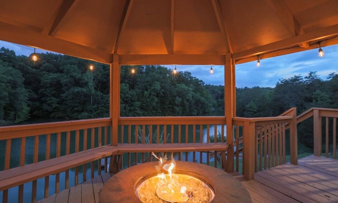 Sevierville Apartamento | 3 bed, 3 bath Lakeside Retreat