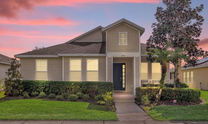 Trafalgar Village Casa | 3 Bed,3 Bath Reading Room and South Facing Pool and Spa 4958TV
