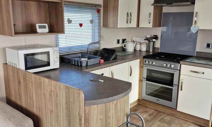 Chapel Saint Leonards Chalet De Esquí | 3-Bed Caravan - Sleeps 8 - Pet Friendly - Pool
