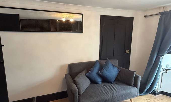 Bicester Casa | 3-bed Cherry Cottage - Walk to Bicester Village