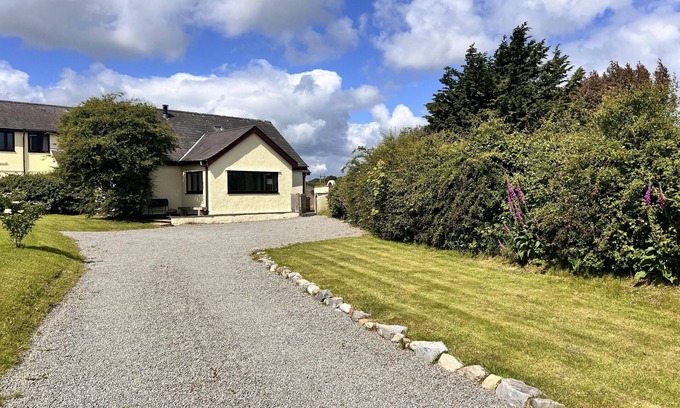 Llanddona Casa | 3 Bed Detached Cottage Log Burner, Mountain Views