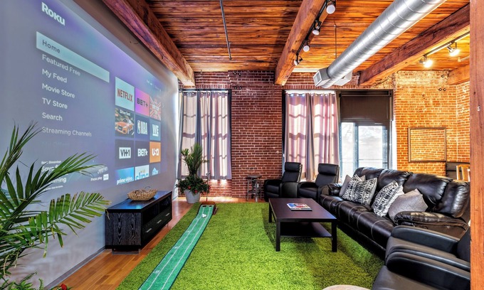 Downtown West Apartamento | 3 Bed DWTN Loft-Theater Seating & 100" Projector-W/D