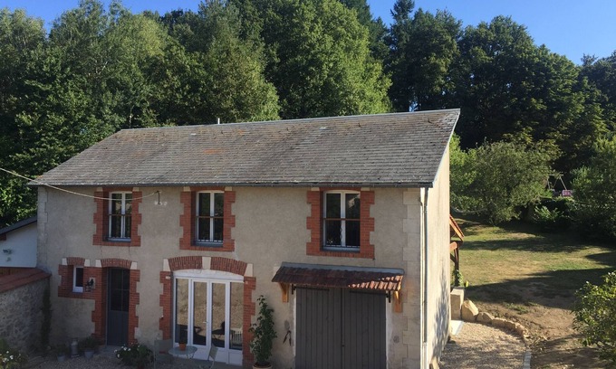 Monts et Vallees Ouest Creuse Cabaña | Casa de vacaciones de 3 dormitorios en el corazón de la Francia rural. Lleno de encanto rústico. Duerme 6