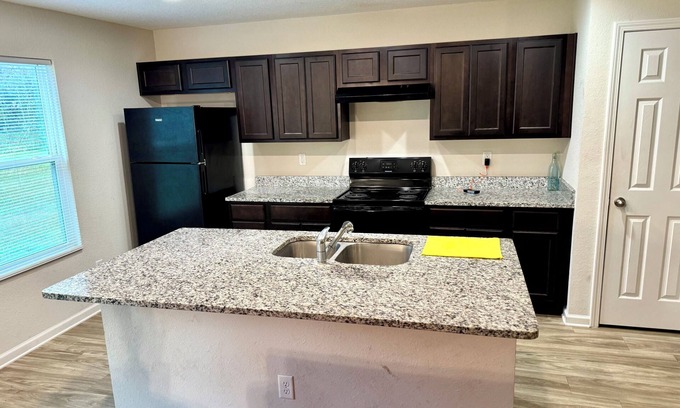 Northside Apartamento | 3 Bed Home 5 Mins to JAX Airport & Zoo
