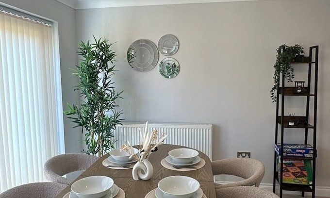 Seisdon Casa | 3-Bed Home | Parking | Garden | Near NEC & Station