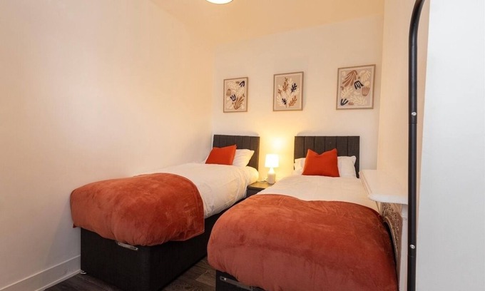Bedford Casa | 3 Bed House| Bedford | Parking |