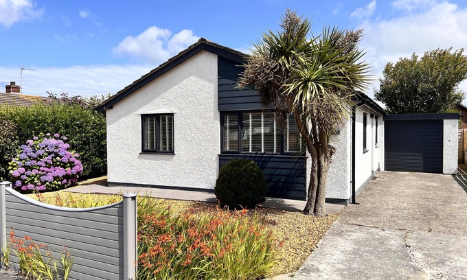 Holyhead Casa | Stylish Modern Home with Parking, Enclosed Garden