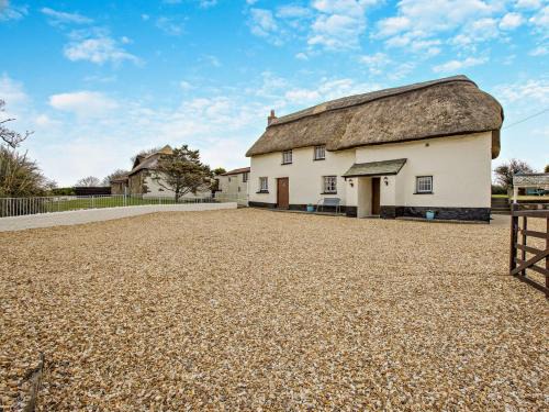 Bude Casa | 3 Bed in Bude HEYLE