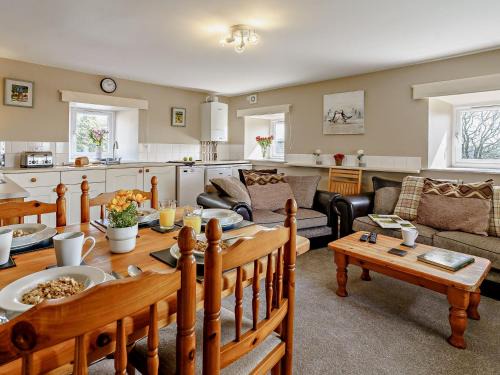 Cosheston Casa | 3 Bed in Cosheston 90731