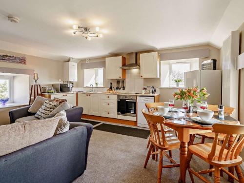 Cosheston Casa | 3 Bed in Cosheston 90732