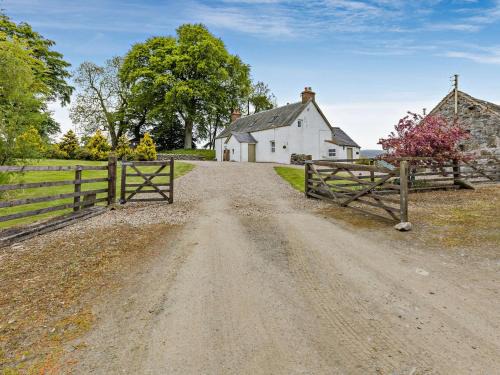 Kirriemuir Casa | 3 Bed in Kirriemuir 37440