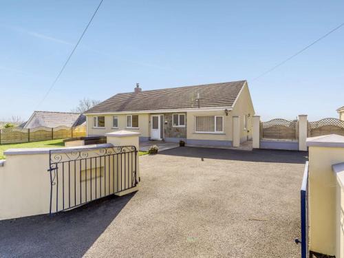 Maenclochog Casa | 3 Bed in Narberth 73936