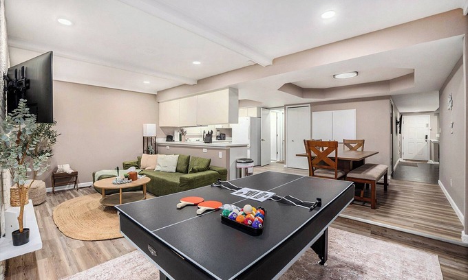 Warren Casa | 3 Bed Metro Detroit Gem w/ Games & Netflix