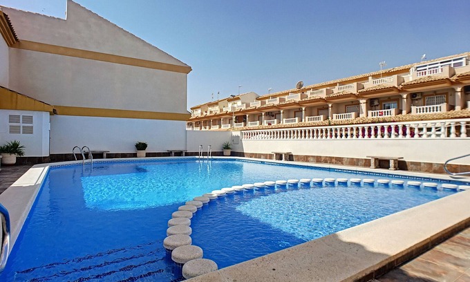Lo Pagan Chalet De Esquí | 3 Bed refurbished house with air con and shared pool 5 mins walk to Mar Menor