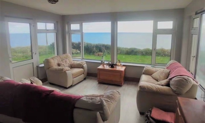 Whitegate Casa | 3-Bed Seaside Cottage Retreat - Parking & Garden