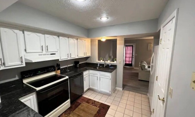Cross Lanes Casa | 3 bed townhouse close to Casino!
