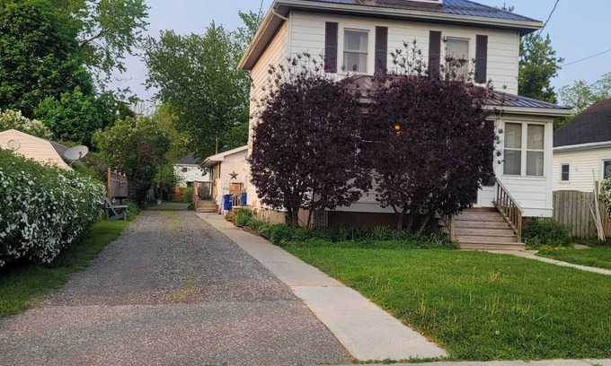 Chatham-Kent Casa | 3 bed Traditional Style peaceful house near Downtown Chatham