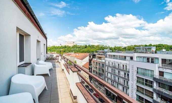 Zizkov Apartamento | 3 Bedrm, Terrace+Jacuzzi bath