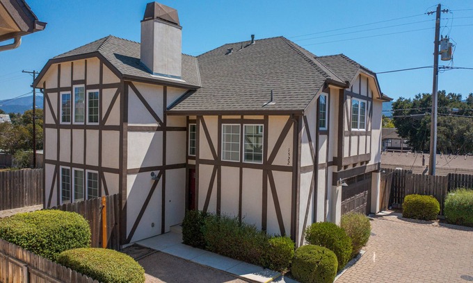 Solvang Casa | En El Corazón Del Centro De Una Corte En El Pueblo.