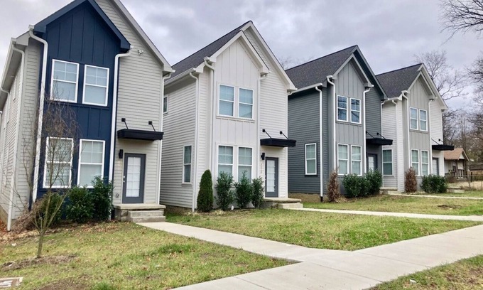 Radnor Casa | 3 bedroom 2.5 bath with free parking