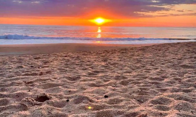 Kitty Hawk Cabaña | 3-bedroom 2 bath cottage-Walk to beach or golf Course.Hot Tub and outside shower