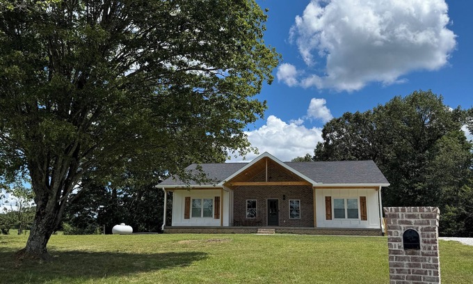 Dickson Casa | Brand New 3bd 2 ba house in Dickson with beautiful views!