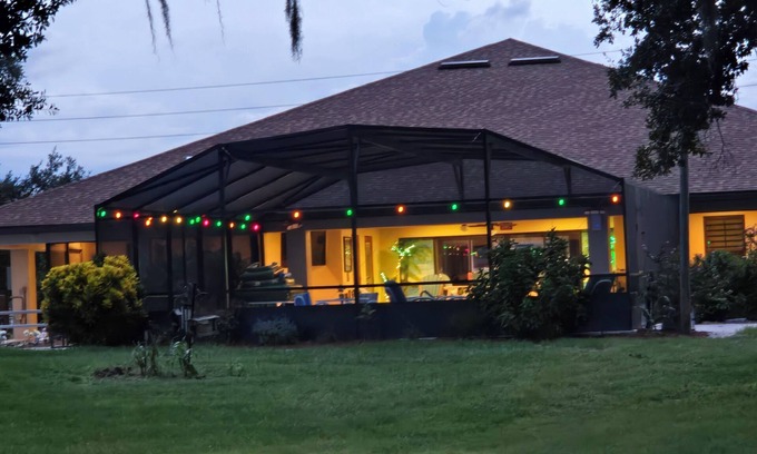 Kissimmee Casa | 3 bedroom 2 bath house with pool in terrific Kissimmee on 5 acre property.