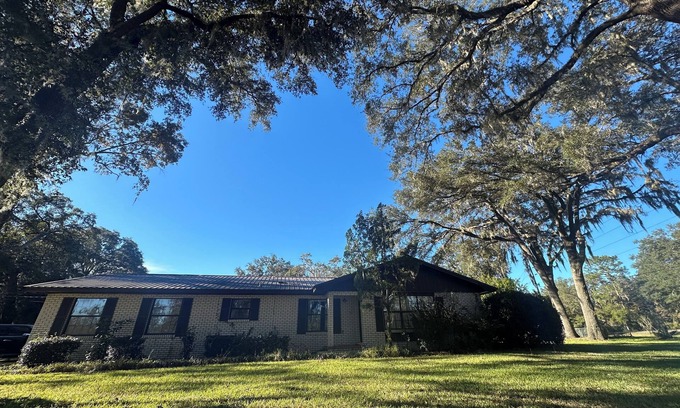 Lake City Casa | 3-bedroom 2 bath house with in ground pool