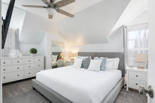 Golden Hill Casa | 3 Bedroom 2 Bath House with Parking - 10 Guests