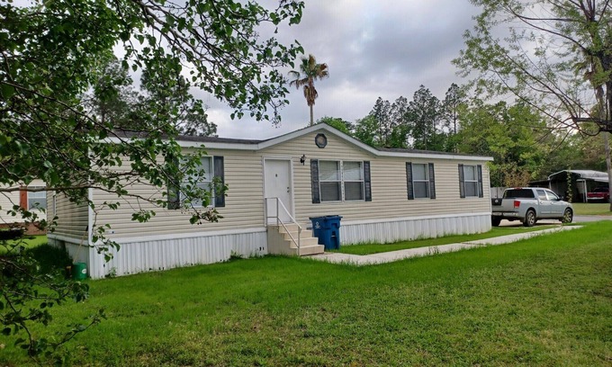 Elberta Casa | 3 bedroom, 2 bath mobile home in peaceful neighborhood.