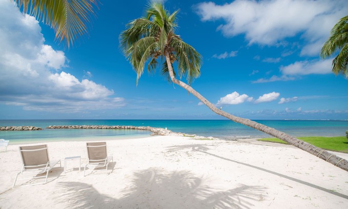 Seven Mile Beach Condominio | 3 dormitorios / 2 baños condominio frente al mar