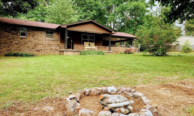 Dickson Otro | 3 bedroom 2 bath ranch style house on 5 acres.....