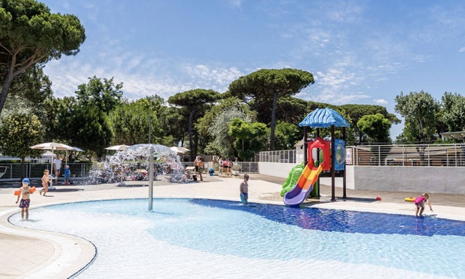 Lido Adriano Casa | 3 bedroom, 2 bathroom mobile home with veranda, terrace, in Punta Marina camping
