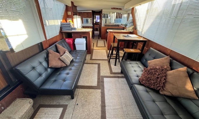 Harrison Alquiler De Eote | 3 Bedroom, 2 Bathroom, Stationary 60' [sixty ft] House Boat, Sleeps 6