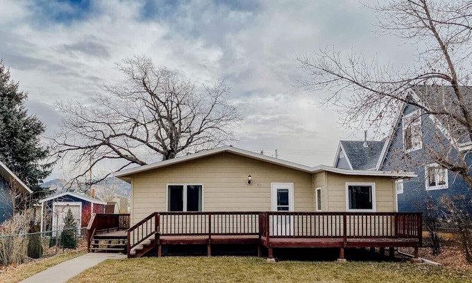 Spearfish Casa | 3 bedroom, 2 bathroom, Peaceful Family Home
