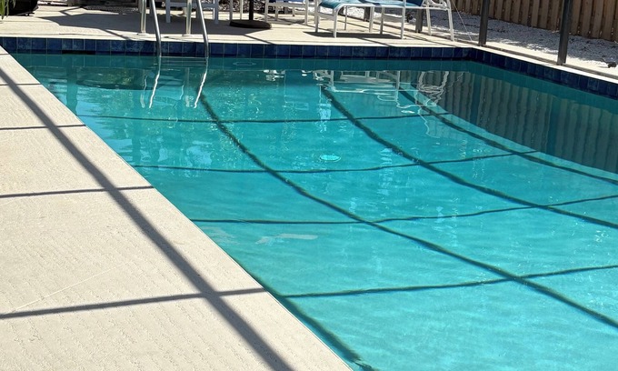 Gulf Gate Woods Casa | 3 Bedroom 2 Full Bath House near Siesta Key Beach