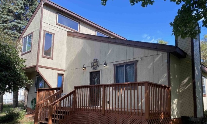 Tunkhannock Township Cabaña | 3 bedroom 2 full bathroom cottage by the lake