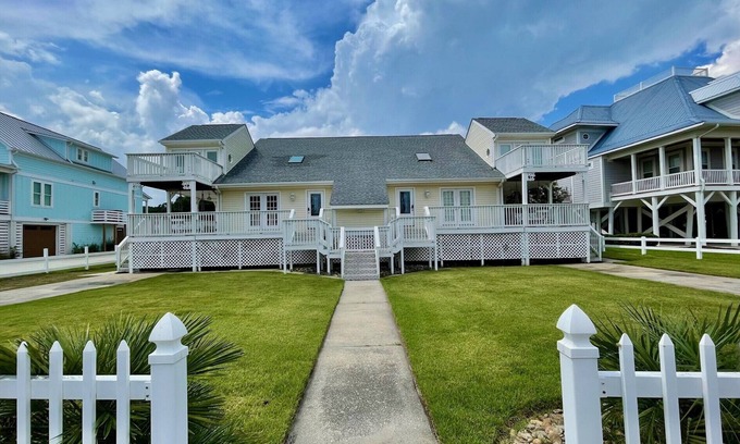 Long Bay Estates Casa | 3 Bedroom, 2nd Row with a Shared Pool - Beach Bliss