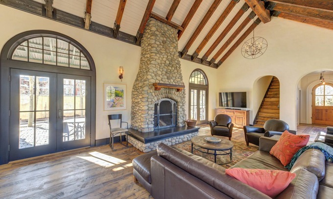 Buena Vista Casa | 3-bedroom, 3.5-bathroom luxury residence sleeps up to 7 guests