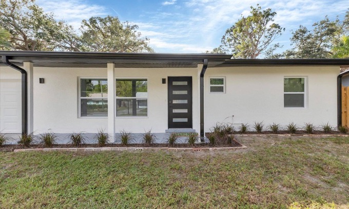 Alta Vista Casa | 3-bedroom, 3 bath house w/ POOL in fabulous Sarasota with AC, WiFi