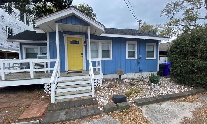 North Carolina Coast Cabaña | 3-Bedroom 3 Bath Beach Cottage in Carolina Beach Paws Welcome 2 Blocks to Ocean