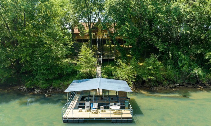 Pangburn Casa | 3 Bedroom 3 Bathroom Cabin on Little Red River w/ Private Dock!