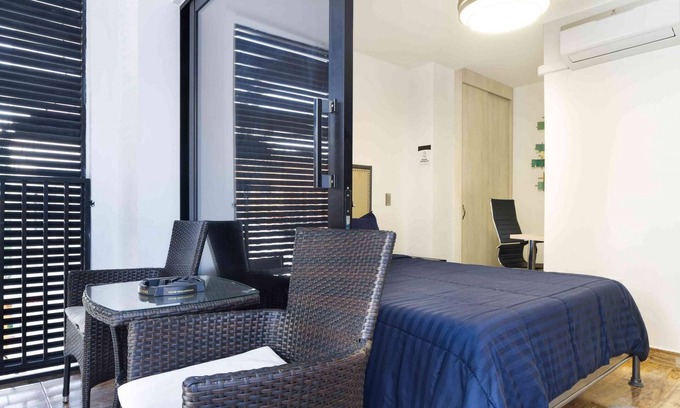 Medellin Apartamento | 3 Bedroom 3 Hot tub AC part time doorman balcony apartment.